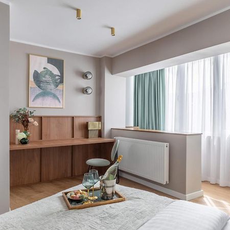 בוקרשט Holt - Sublime Minty Green 1Br On The Park מראה חיצוני תמונה